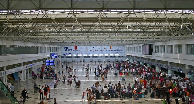 Πανικός στο αεροδρόμιο της Αττάλειας, από Σύρο που φώναξε ‘Αλάχου Άκμπαρ’