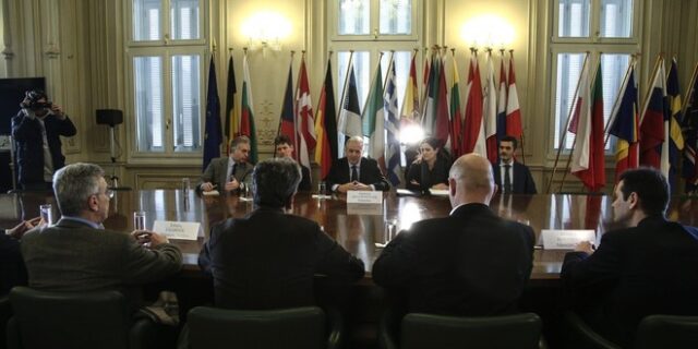 Με τους δημάρχους των νησιών του ανατολικού Αιγαίου συναντάται ο Δ.Αβραμόπουλος