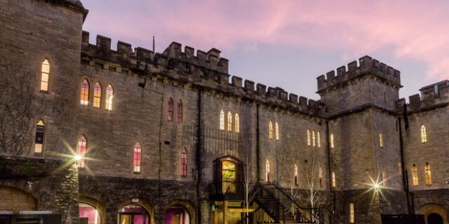 To καλύτερο αφεντικό στον κόσμο αγόρασε κάστρο τους εργαζομένους του