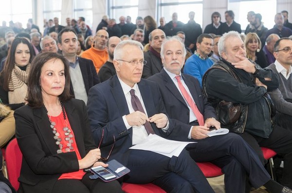 Η… αντισυστημική τρόικα του ‘εκσυγχρονισμού’