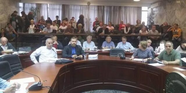 Λάρισα: Με κοινό ψήφισμα, το δημοτικό συμβούλιο στηρίζει τα προσφυγόπουλα