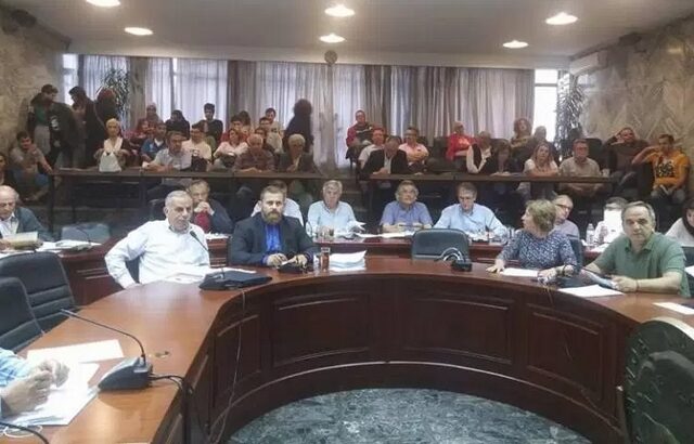 Λάρισα: Με κοινό ψήφισμα, το δημοτικό συμβούλιο στηρίζει τα προσφυγόπουλα