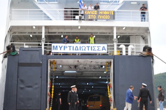 Ακυβέρνητο πλοίο εν πλω στον Παγασητικό με 52 επιβαίνοντες
