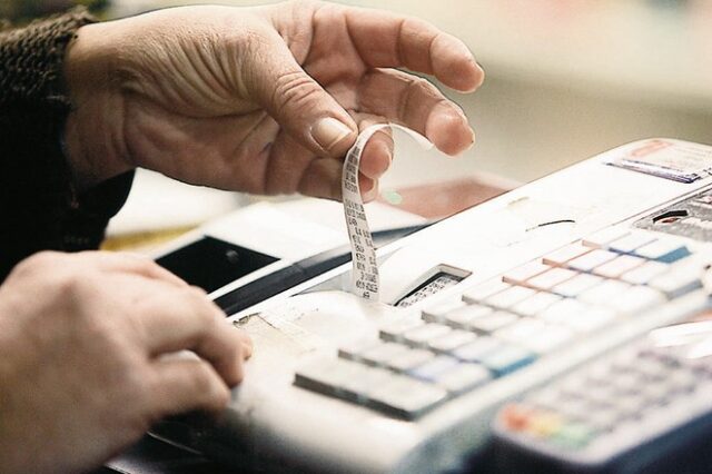 Μπαράζ ελέγχων σε μπαρ και εστιατόρια