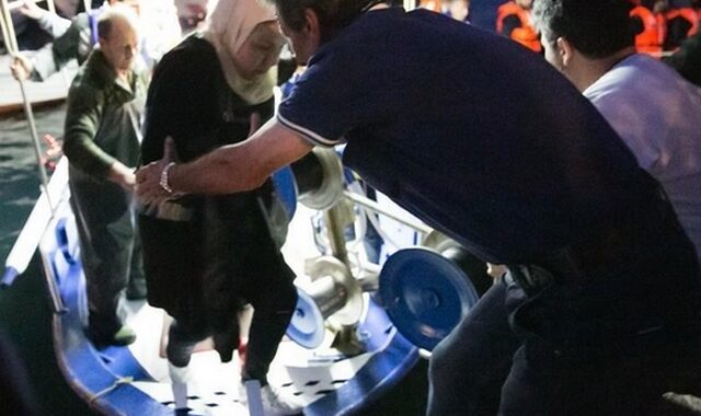 Βυθίστηκαν οι βάρκες που έσωσαν εκατοντάδες πρόσφυγες