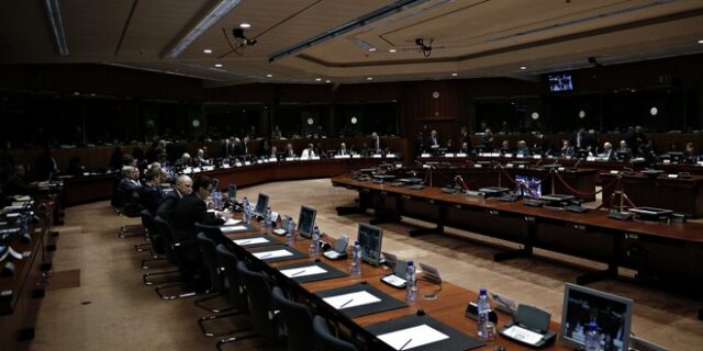 Πυρετός επαφών για να ξεμπλοκάρει η αξιολόγηση