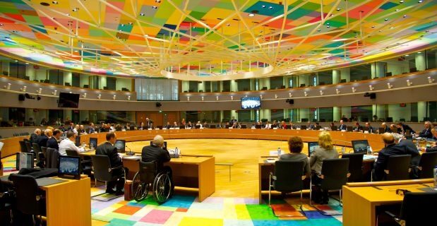 Φωτογραφίες: Η καινούργια ψυχεδελική αίθουσα του Eurogroup