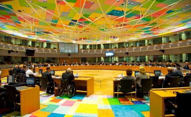 Φωτογραφίες: Η καινούργια ψυχεδελική αίθουσα του Eurogroup