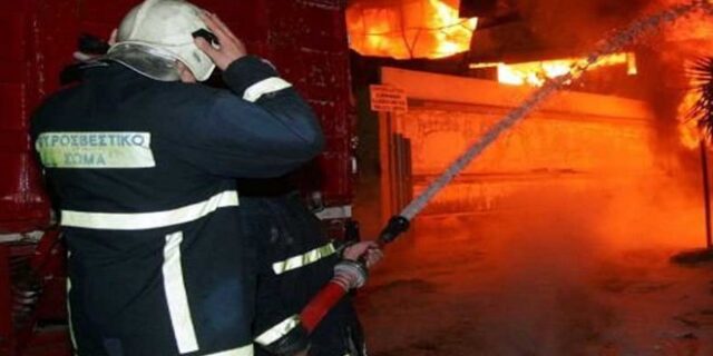 Υπό έλεγχο η φωτιά στο γήπεδο μπάσκετ στις εγκαταστάσεις του Ελληνικού