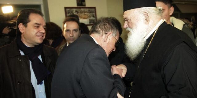 Μουζάλας: Ευχαριστούμε την Εκκλησία για τη μεγαλοκαρδία της