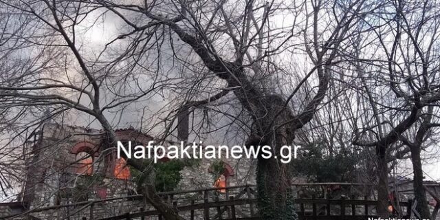 Σε ύφεση η φωτιά στην Ιερά Μονή Βαρνάκοβας