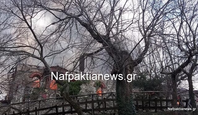 Σε ύφεση η φωτιά στην Ιερά Μονή Βαρνάκοβας