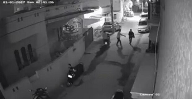 Βίντεο σοκ από την Ινδία: Σεξουαλική επίθεση σε γυναίκα, οι περαστικοί δεν αντιδρούν