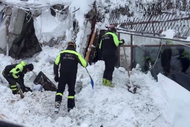 Ιταλία: Και άλλοι επιζώντες στα συντρίμμια του ξενοδοχείου