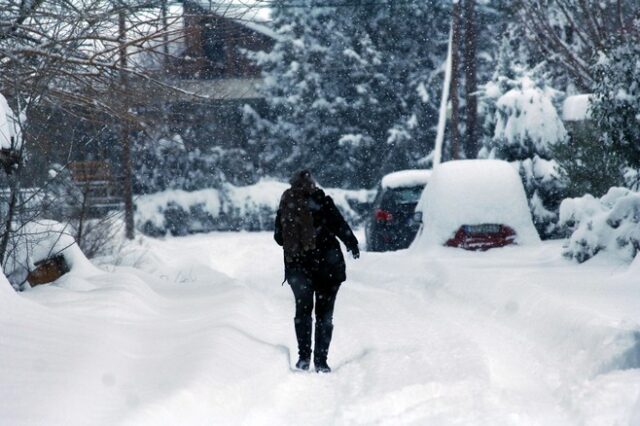 Πτώση της θερμοκρασίας με χιόνια και βροχές ο καιρός την Παρασκευή