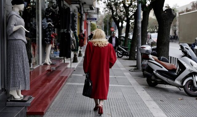 Οι εμπορικές επιχειρήσεις δεν είδαν άσπρη μέρα ούτε στις γιορτές