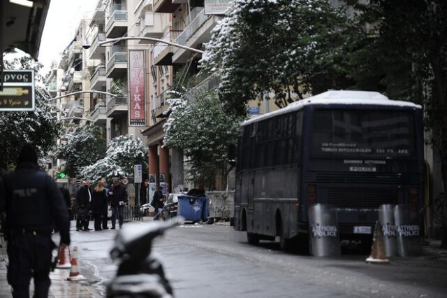 Συλλήψεις και προσαγωγές για τις πρωινές μολότοφ στο Πολυτεχνείο