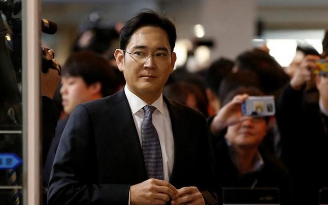 Νότια Κορέα: Ένταλμα σύλληψης για τον πρόεδρο της Samsung