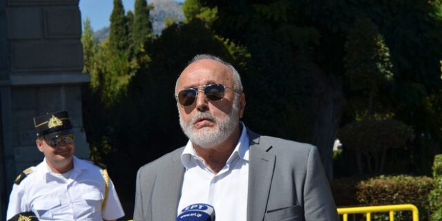 Κουρουμπλής: Οι γιατροί να ανταποδώσουν τις δωρεάν σπουδές τους στην Πολιτεία