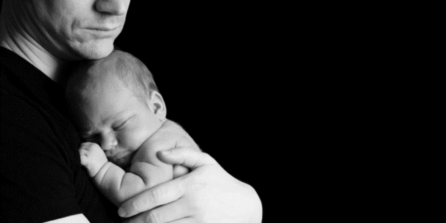 Και οι μπαμπάδες παθαίνουν επιλόχειο κατάθλιψη