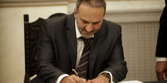 Ο Νίκος Μαυραγάνης αναλαμβάνει το χαρτοφυλάκιο των μεταφορών