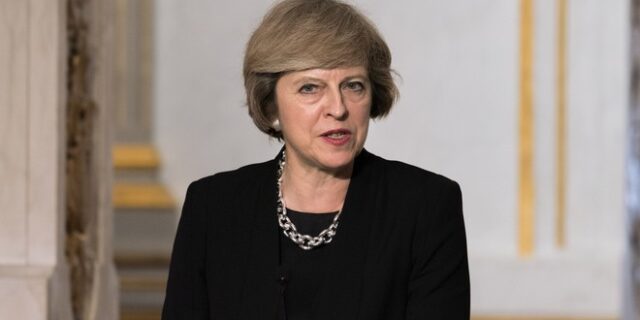Το τριπλό κύμα σοκ της May για το Brexit