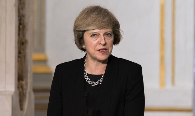 Το τριπλό κύμα σοκ της May για το Brexit