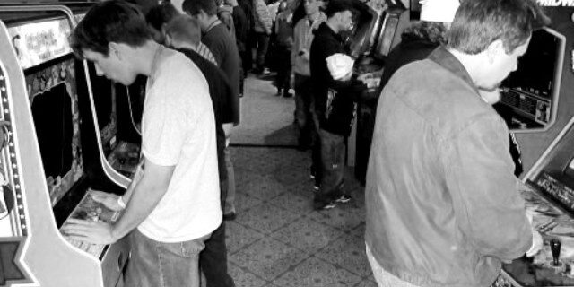 Μηχανή του Χρόνου: Ουφάδικα, Pacman, Tetris, Arcanoid κι άλλα παιχνίδια που μας έτρωγαν τα δεκάρικα