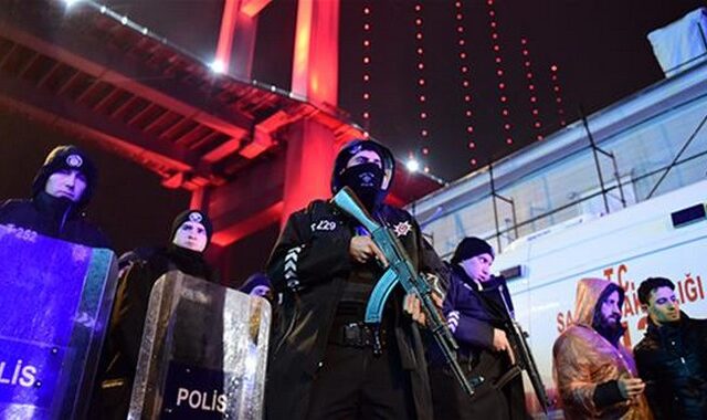 Μακελειό στην Κωνσταντινούπολη: Αναζητούνται δράστης και κίνητρα