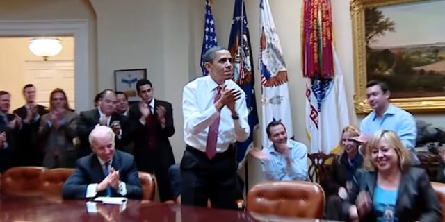 Διάσημοι και απλοί πολίτες περιγράφουν τη δική τους ξεχωριστή στιγμή από την προεδρία Ομπάμα