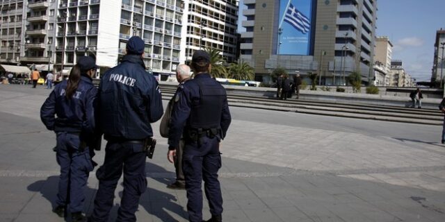 Τοξικομανής λήστεψε πεζό, έπεσε σε φωταγωγό και πνίγηκε
