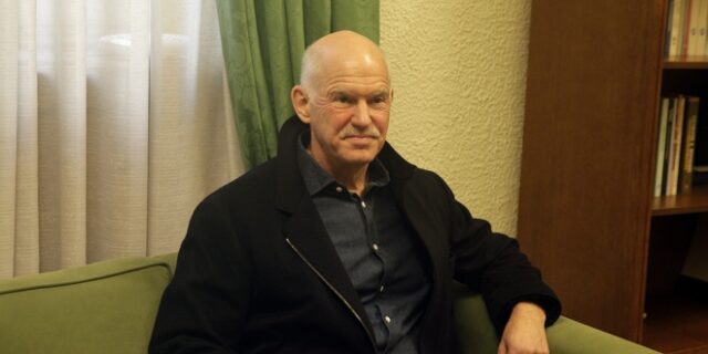 Με αιχμές και υπονοούμενα απαντά ο Παπανδρέου στον Σημίτη