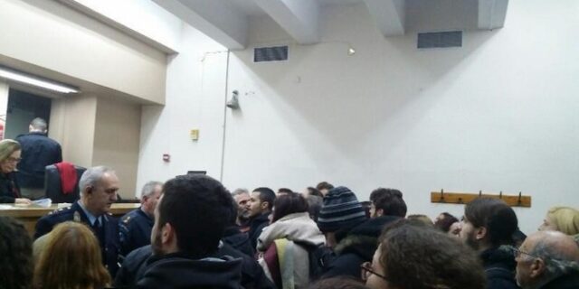 Ένταση και κοπή πίτας για τους πλειστηριασμούς