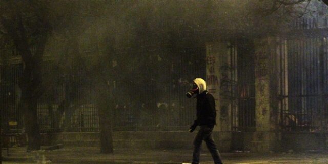 Επίθεση με πέτρες σε περιπολία της ΟΠΚΕ έξω από Πολυτεχνείο