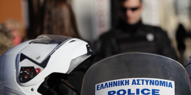 Τουλάχιστον 5-6 ημέρες νεκρός ο ηλικιωμένος στον Πειραιά. Τον στραγγάλισαν για να τον ληστέψουν