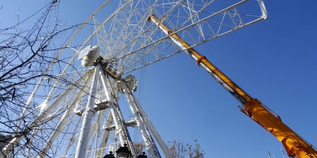 Παρωδία ακόμα και η αποσυναρμολόγηση της Ρόδας στο Σύνταγμα