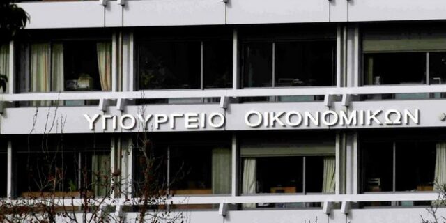 Τα τσιγάρα μείωσαν τα έσοδα των τελωνείων