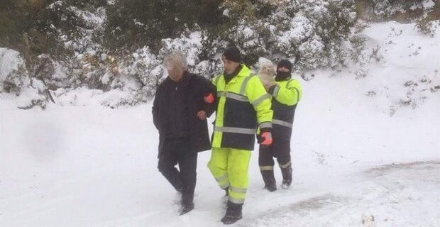 Σκόπελος: Καρέ καρέ η διάσωση άνδρα και του σκύλου του. Βίντεο από το νησί