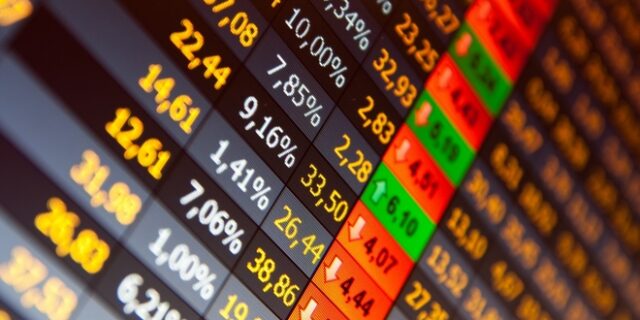 Με μικρή πτώση ξεκίνησαν το 2017 οι βασικοί χρηματιστηριακοί δείκτες