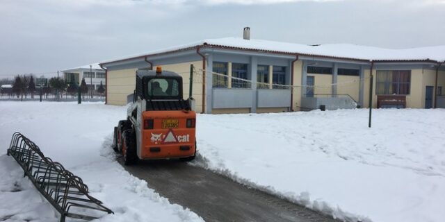 Έφτασε το ένα μέτρο το χιόνι στο νομό Τρικάλων
