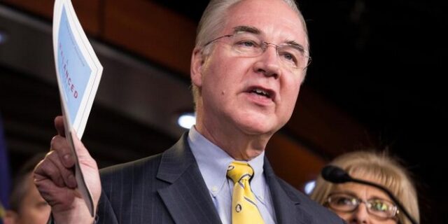 Ο Τραμπ στηρίζει τον Τομ Πράις μετά τις καταγγελίες για διαχείριση μετοχών για προσωπικό κέρδος