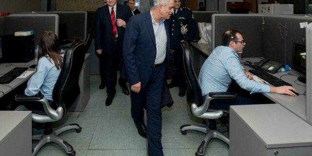 Ευχές Τόσκα και Αρχηγού ΕΛ.ΑΣ. από το κέντρο επιχειρήσεων της Άμεσης Δράσης