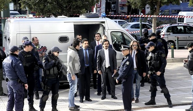 Οι Τούρκοι εξέδωσαν ένταλμα σύλληψης για τους οκτώ