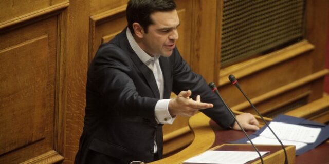 Πρόσκληση Τσίπρα για νέο θεσμικό πλαίσιο για όλο τον Τύπο