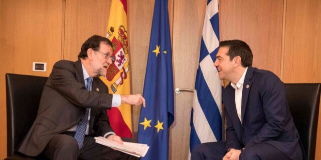 Τσίπρας και Ραχόι συζητούν για οικονομία και προσφυγικό