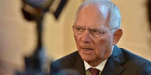 Σόιμπλε: Δεν θα ασχοληθούμε πολύ με την Ελλάδα. Δεν έχει κάνει εντελώς αυτά που έχει δεσμευτεί
