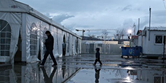 Ντε Μεζιέρ: Δεν γνωρίζουμε που πήγαν τα χρήματα στην Ελλάδα για το προσφυγικό