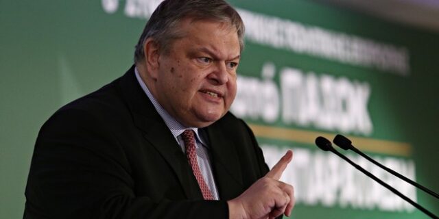 Ο Βενιζέλος αντεπιτίθεται και καρφώνει Παπανδρέου για τα χρέη του ΠΑΣΟΚ