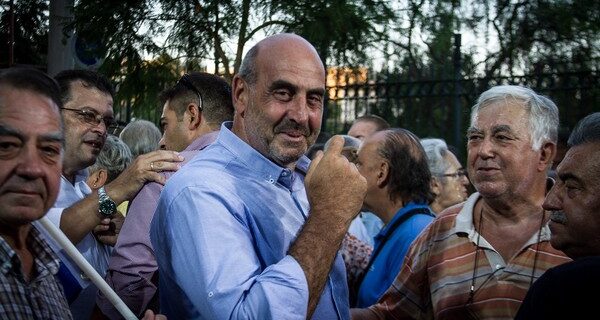 Έρευνα: Οι δεξιοί είναι πιο όμορφοι. Σιγά το νέο, λέει ο Βουλγαράκης