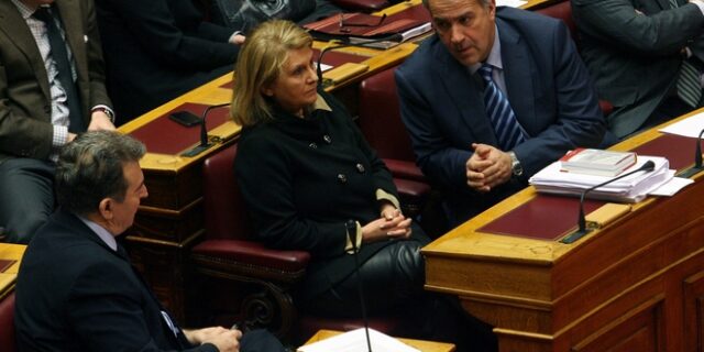 Για διόγκωση του δημοσίου κατηγορεί την κυβέρνηση η ΝΔ